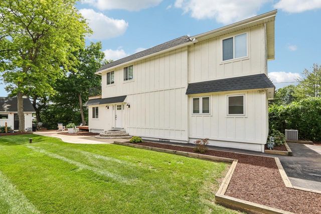 W351N5464 Lake DRIVE, Oconomowoc, WI 53066