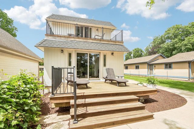 W351N5464 Lake DRIVE, Oconomowoc, WI 53066