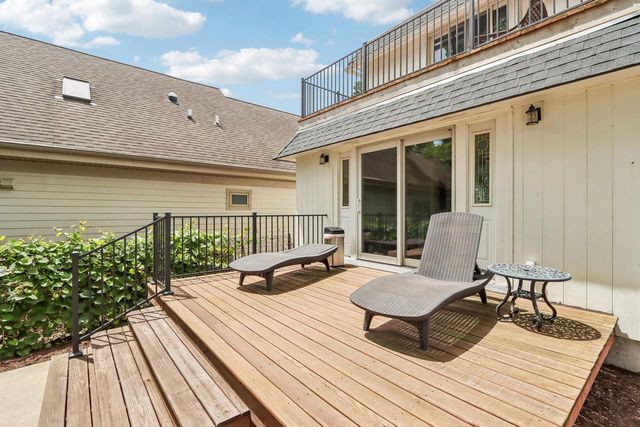W351N5464 Lake DRIVE, Oconomowoc, WI 53066