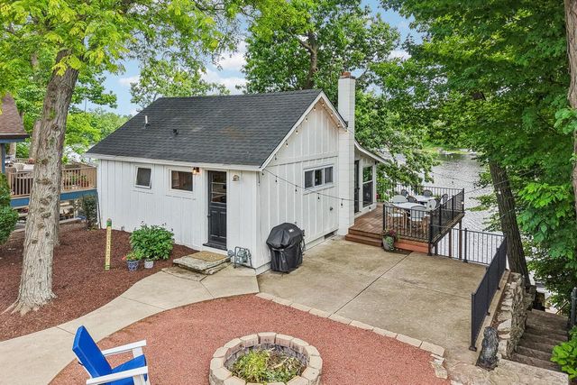 W351N5464 Lake DRIVE, Oconomowoc, WI 53066