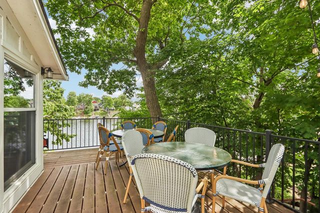 W351N5464 Lake DRIVE, Oconomowoc, WI 53066