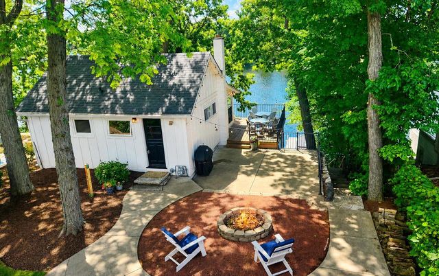 W351N5464 Lake DRIVE, Oconomowoc, WI 53066