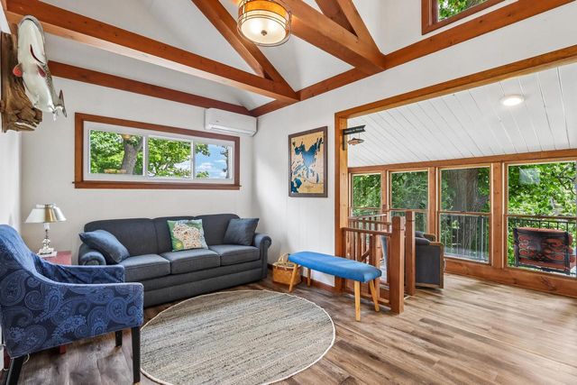 W351N5464 Lake DRIVE, Oconomowoc, WI 53066