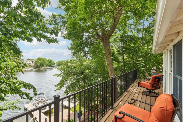 W351N5464 Lake DRIVE, Oconomowoc, WI 53066