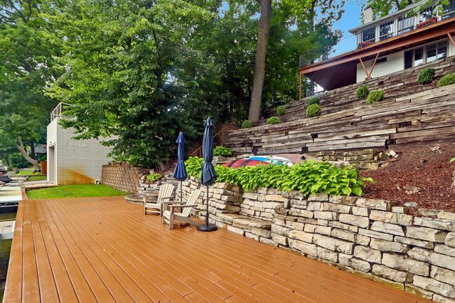 W351N5464 Lake DRIVE, Oconomowoc, WI 53066