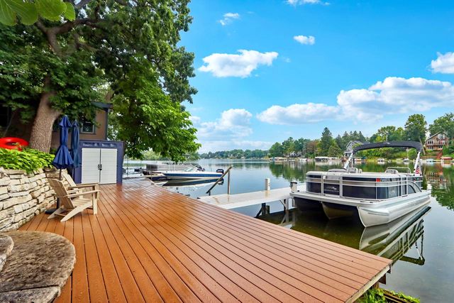 W351N5464 Lake DRIVE, Oconomowoc, WI 53066