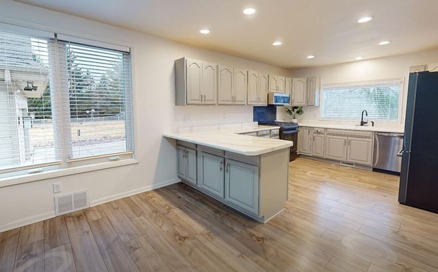 W351N5464 Lake DRIVE, Oconomowoc, WI 53066