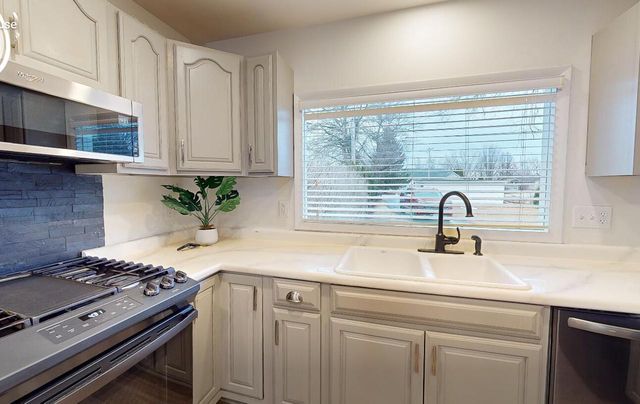 W351N5464 Lake DRIVE, Oconomowoc, WI 53066