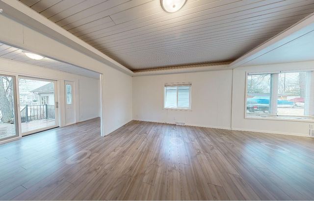 W351N5464 Lake DRIVE, Oconomowoc, WI 53066