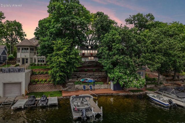 W351N5464 Lake DRIVE, Oconomowoc, WI 53066