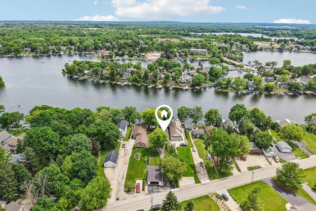 W351N5464 Lake DRIVE, Oconomowoc, WI 53066