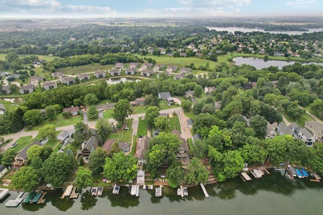 W351N5464 Lake DRIVE, Oconomowoc, WI 53066
