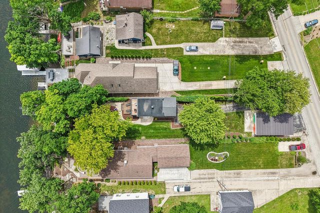 W351N5464 Lake DRIVE, Oconomowoc, WI 53066
