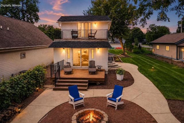 W351N5464 Lake DRIVE, Oconomowoc, WI 53066