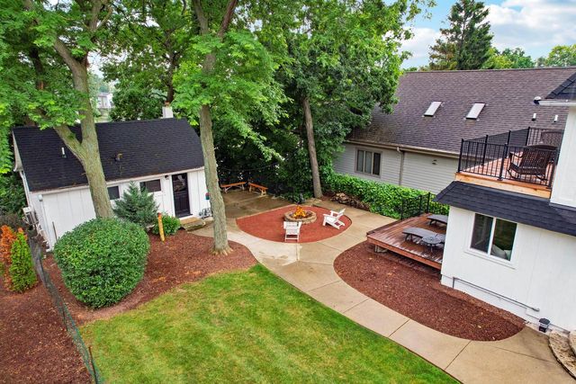 W351N5464 Lake DRIVE, Oconomowoc, WI 53066