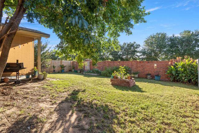 2832 Westover Drive, Grand Prairie, TX 75052