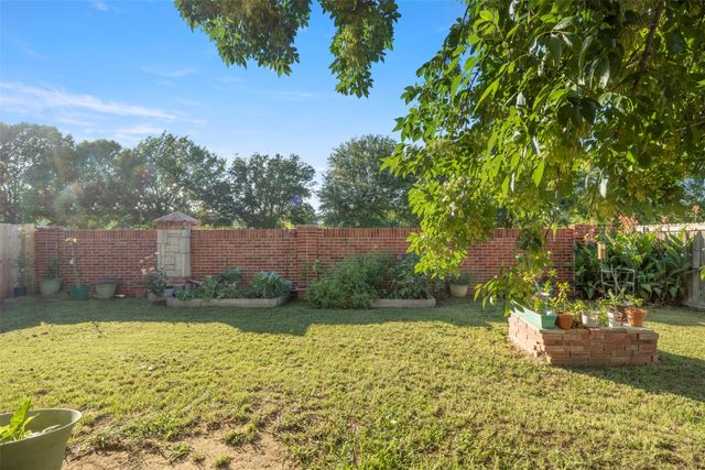 2832 Westover Drive, Grand Prairie, TX 75052
