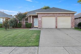2832 Westover Drive, Grand Prairie, TX 75052