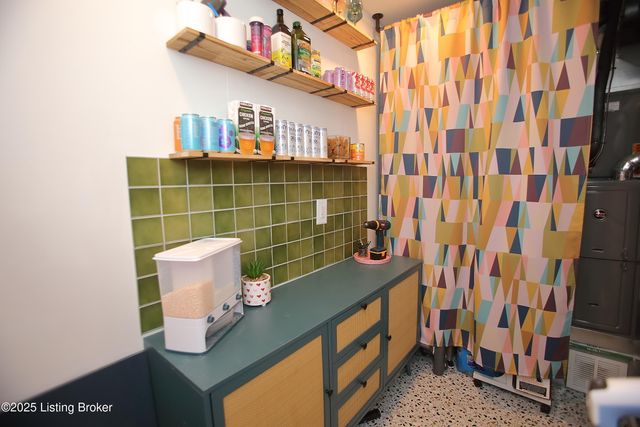 210 Derby Ave, Louisville, KY 40218