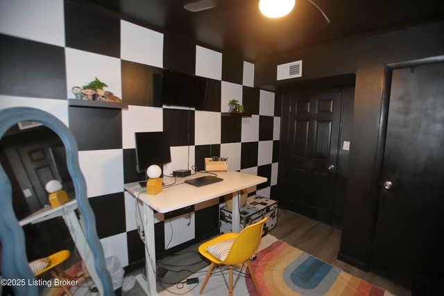 210 Derby Ave, Louisville, KY 40218