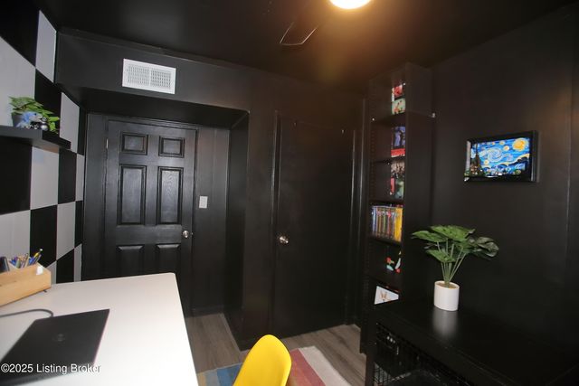 210 Derby Ave, Louisville, KY 40218