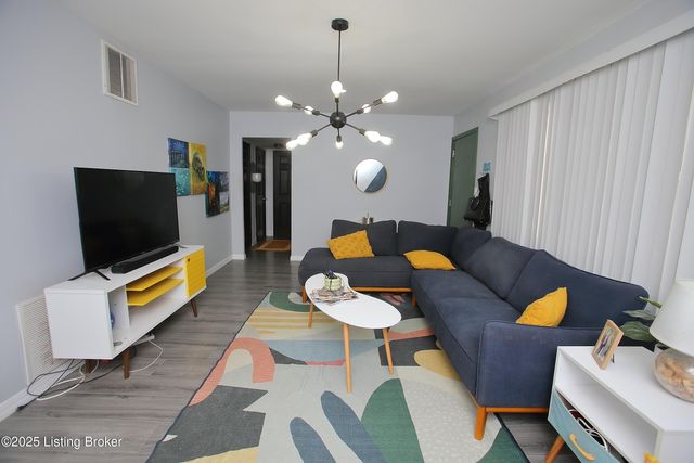 210 Derby Ave, Louisville, KY 40218