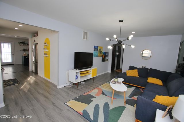 210 Derby Ave, Louisville, KY 40218