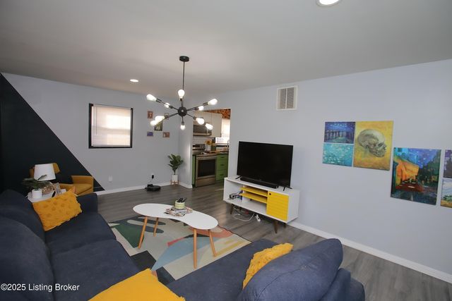 210 Derby Ave, Louisville, KY 40218