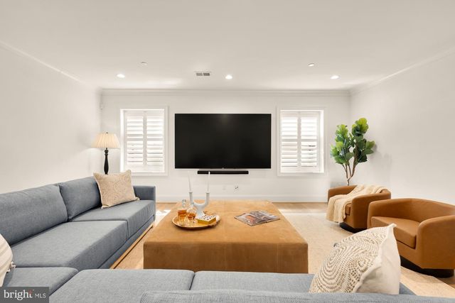 9117 REDWOOD AVE, Bethesda, MD 20817