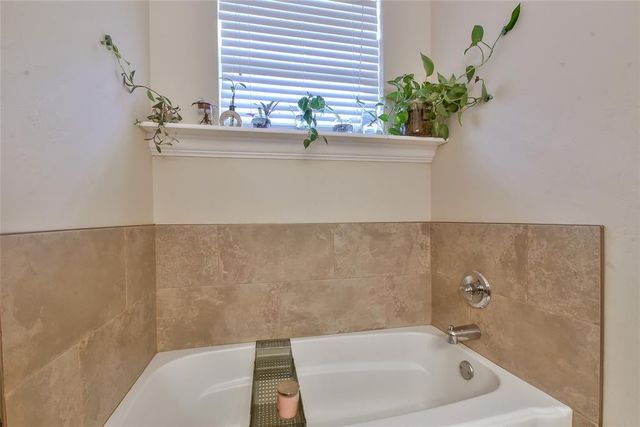 5651 Old Town Street, Newalla, OK 74857