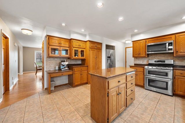 1968 EMERALD DRIVE, Green Bay, WI 54311