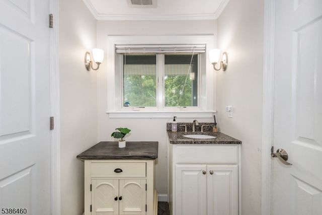 8 Forest Ter, Wayne Twp., NJ 07470