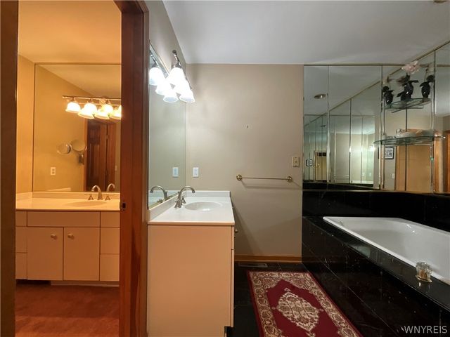 122 Hidden Ridge, Amherst, NY 14221