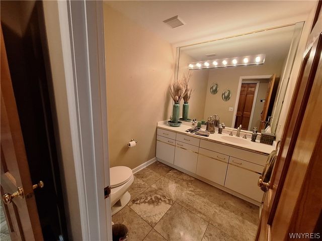 122 Hidden Ridge, Amherst, NY 14221