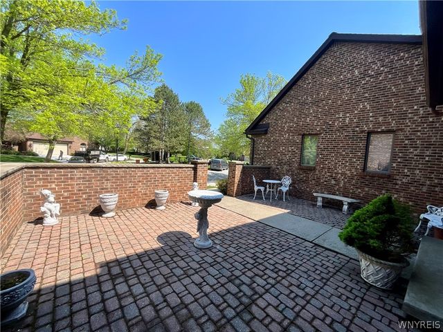 122 Hidden Ridge, Amherst, NY 14221
