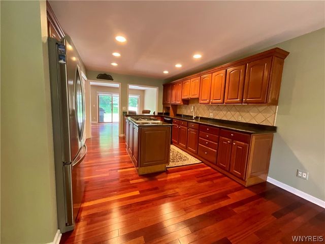 122 Hidden Ridge, Amherst, NY 14221
