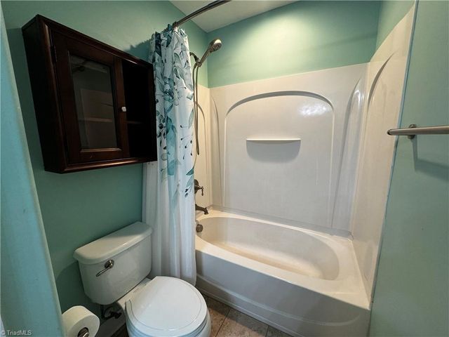 5042 Wyngate Village Drive, Winston-salem, NC 27103