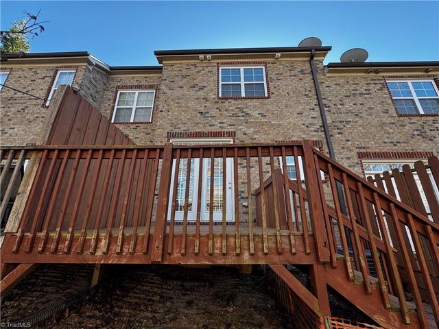 5042 Wyngate Village Drive, Winston-salem, NC 27103