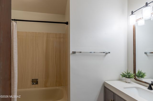 7418 E Calle La Vega, Tucson, AZ 85710