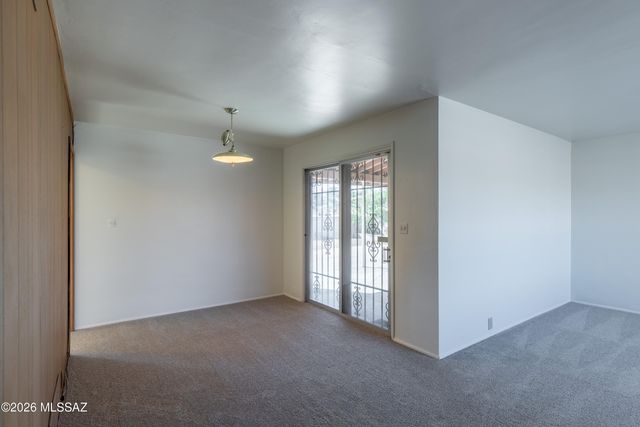 7418 E Calle La Vega, Tucson, AZ 85710