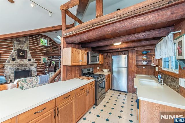 389 Cupsaw Drive, Ringwood, NJ 07456