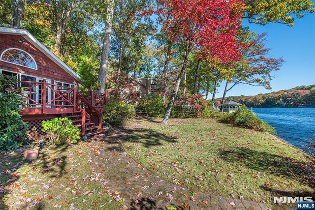 389 Cupsaw Drive, Ringwood, NJ 07456