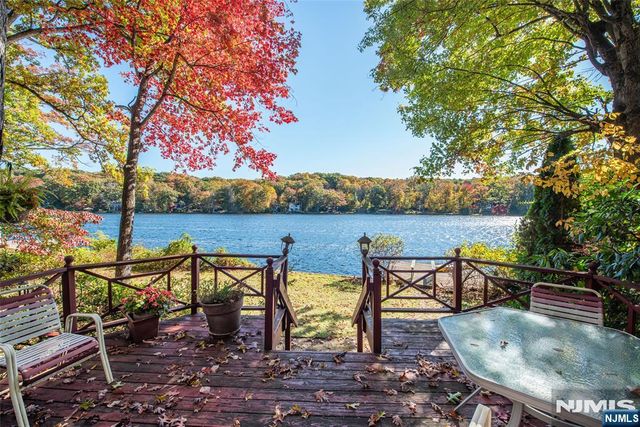 389 Cupsaw Drive, Ringwood, NJ 07456