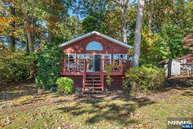 389 Cupsaw Drive, Ringwood, NJ 07456