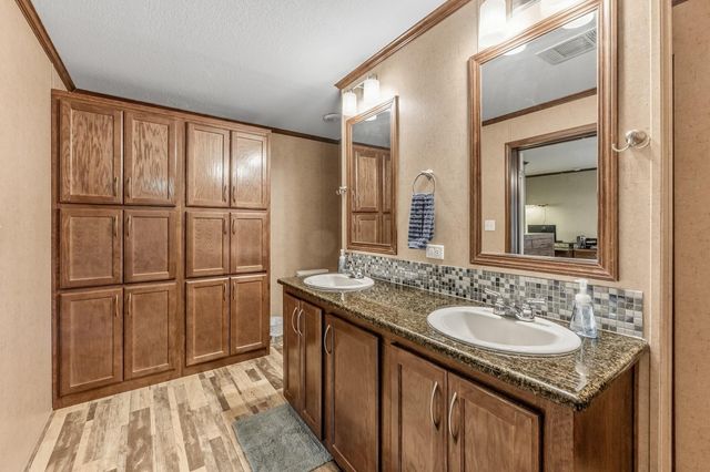 61 Kathryn Drive, Huntsville, TX 77320