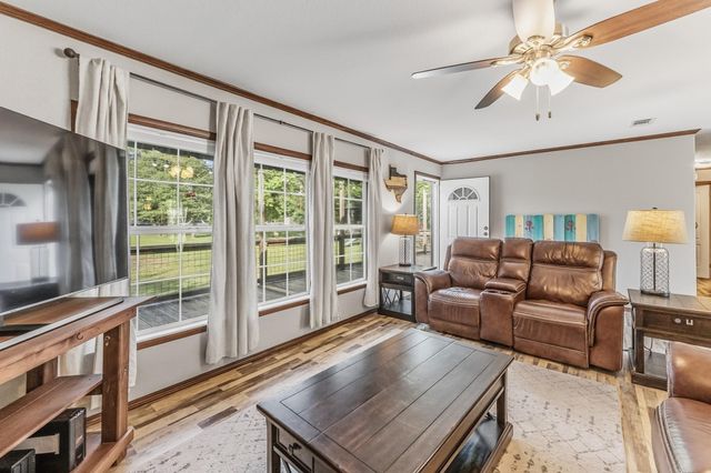 61 Kathryn Drive, Huntsville, TX 77320