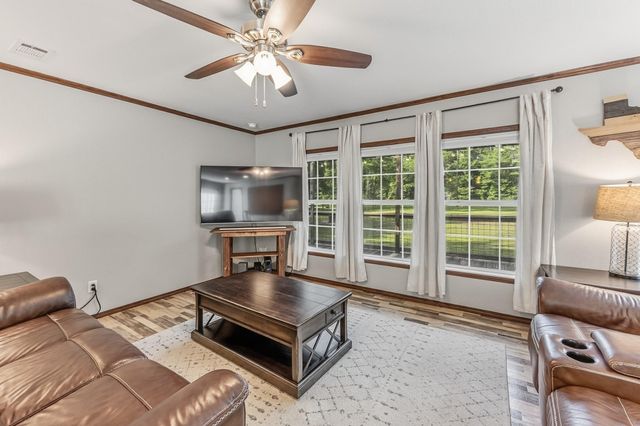 61 Kathryn Drive, Huntsville, TX 77320