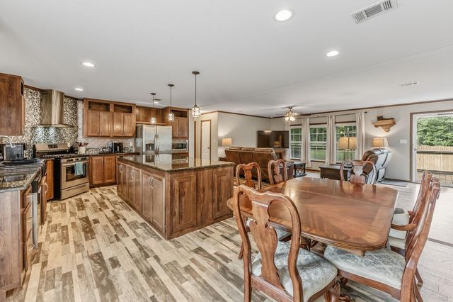 61 Kathryn Drive, Huntsville, TX 77320
