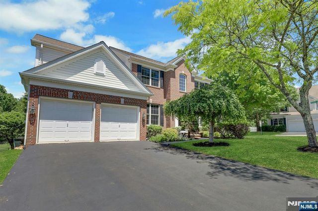 81 Lafayette Circle, Totowa, NJ 07512