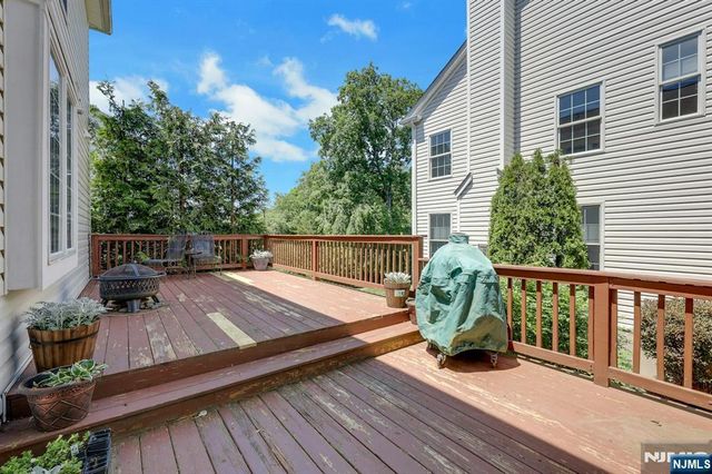 81 Lafayette Circle, Totowa, NJ 07512